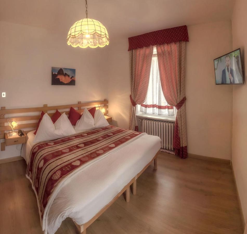 Hotel Garni Suisse San Martino Di Castrozza Buitenkant foto