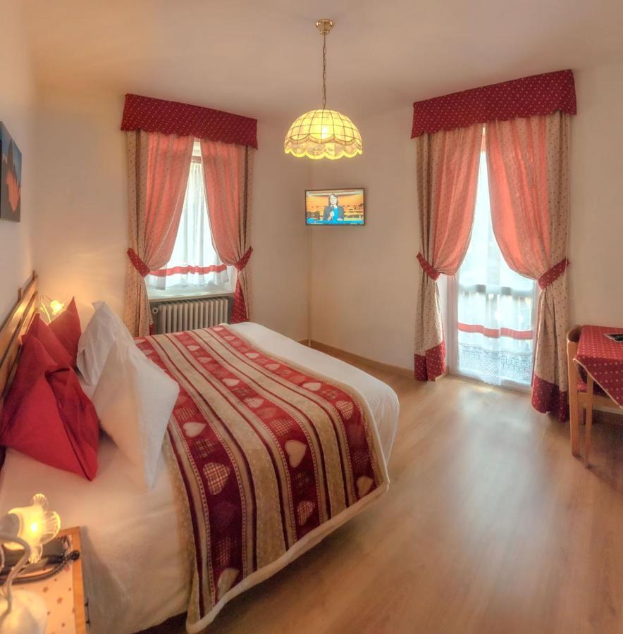 Hotel Garni Suisse San Martino Di Castrozza Buitenkant foto